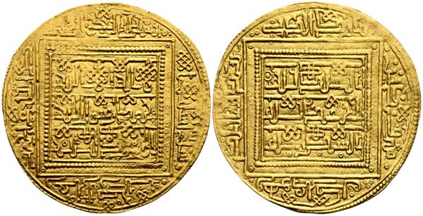 1330 - MERINÍES-HAFSÍES, Anónimo. Dinar. (Au. 4,65g/31mm). S/D.  Anv: لا إله الا اللّه (No dios sino Allah)/ محمد رسول اللّٰه (Muhammad enviado de Allah)/ الأمر كله لله (todo el poder de de Allah). En los cuatro segmentos: بسم اللّٰه الرحمان الرحيم (En el nombre de Allah, el clente, el misericordioso)/صلى اللّٰه على محمد (Allah bendiga a Muhammad)/ وعلى اله وصحبه (a su familia y sus compañeros)/ وسلم تسليما (y les conceda una paz completa). Rev: الملك لله (el poder pertenece a Allah) / الحمد لله (alabado sea Allah)/ الشكر لله (gracias a Allah). Segmentos: تبارك الذي (Bendito sea aquel)/ بيده الملك (en cuya mano esta el poder)/ وهو على كل (y Él tiene todo el poder)/ شيء قدير (sobre todas las cosas). SC-. Inédito.<BR><BR>Este excepcional dinar, apesar de tener un llamativo diseño en escritura cúfica ornamental al estilo hafsí, contiene en los cuatro segmentos de reverso la cita Corán: 67.1. Utilizada en algunas emisiones del fundador de la dinastía de los meriníes (Banū Marīn), Abū Bakr b. ʿAbd al-Ḥaqq (642-656H).  - 2.000€