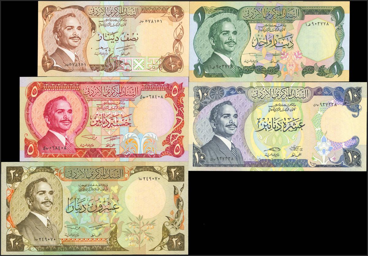3733