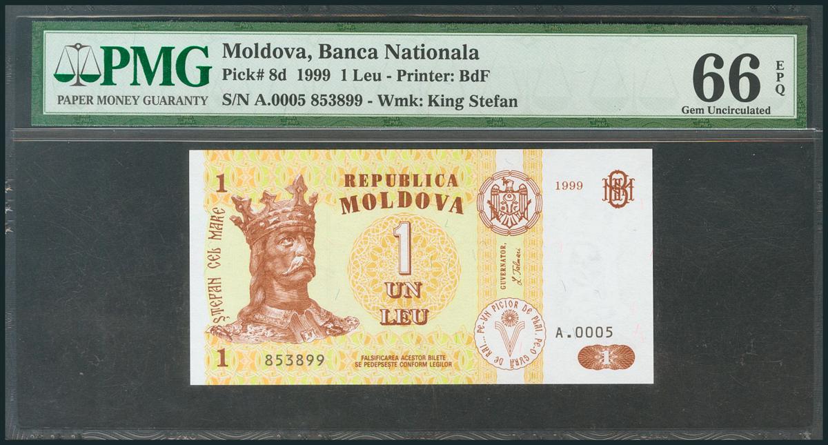 923