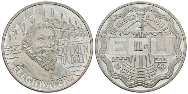 M0000007098 - World coins