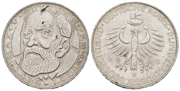 M0000008241 - World coins